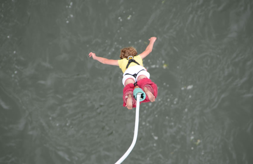 Bungee-Jump-Vic-Falls-2.jpg