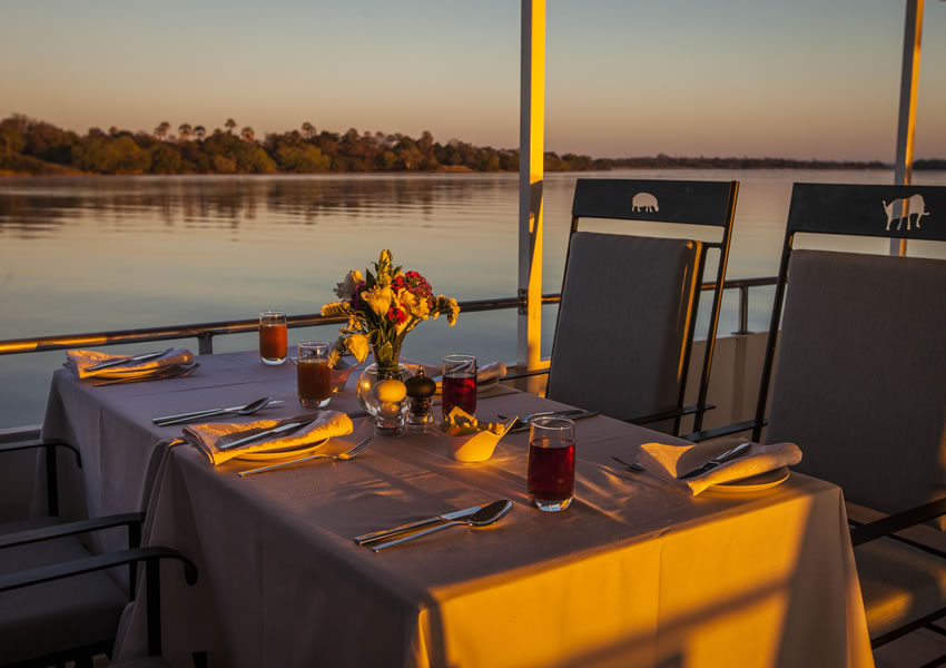 Zambezi-Dinner-Cruises-6.jpg